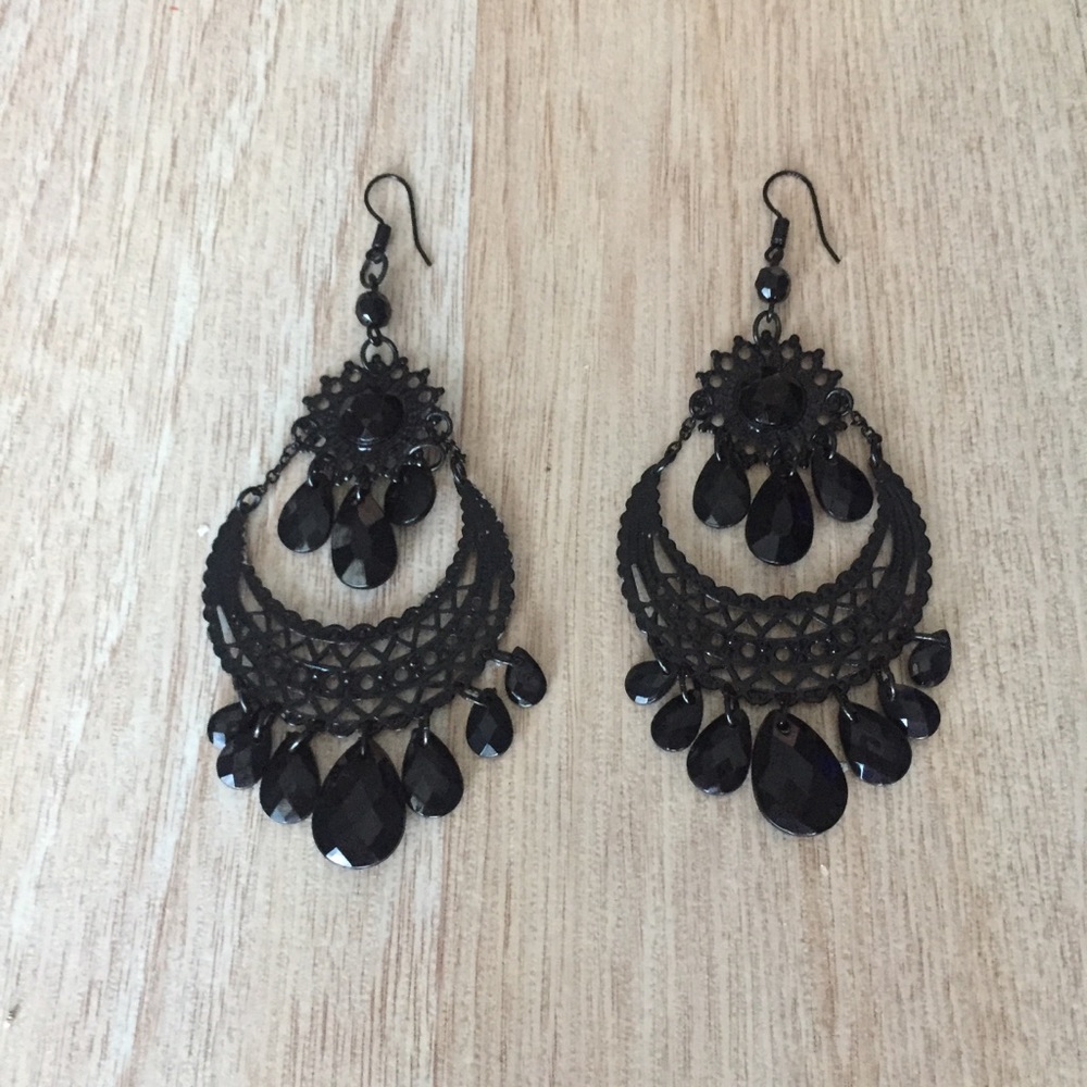 H&M Women’s Earrings. Stylish